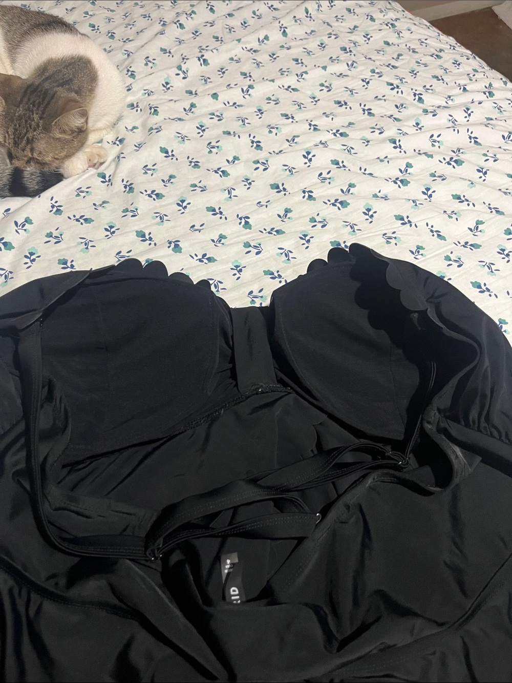 Strapless Scalloped Hem Black Swim Top - Picture 3 of 3